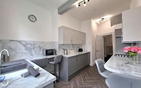 Central Luxury Town House